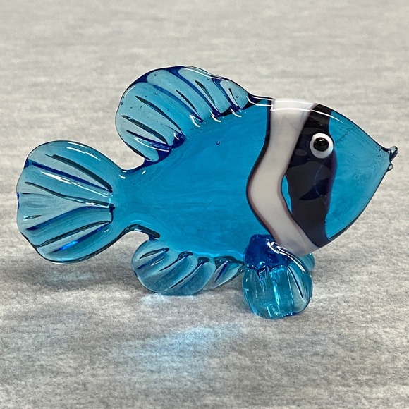 Blue Glass Fish Figurine Art Glass Ocean Sea Life Decor Nautical - Picture 1 of 11